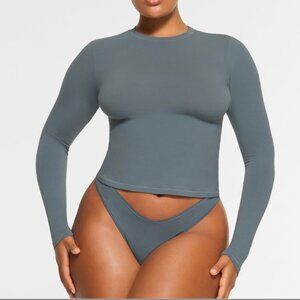 Skims Cotton Jersey LONG SLEEVE T-SHIRT - Kyanite Size M